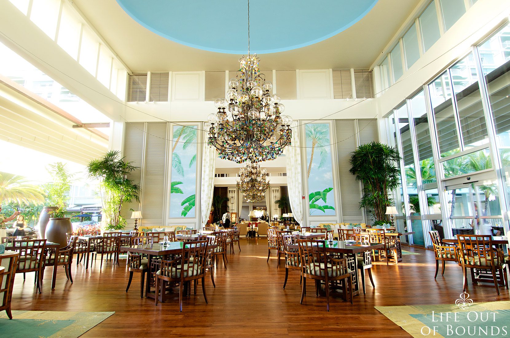 The-Veranda-lounge-a-the-Kahala-Hotel-and-Resort-Honolulu-Hawaii