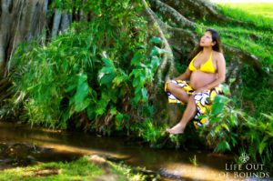 Beautiful-pregnant-Hawaiian-woman-in-the-Hawaiian-forest-Oahu-Hawaii