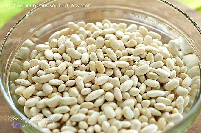 Soaking-the-cannellini-beans