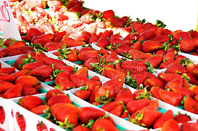 Fresh-strawberries-at-the-farmers-market-in-San-Rafael-California