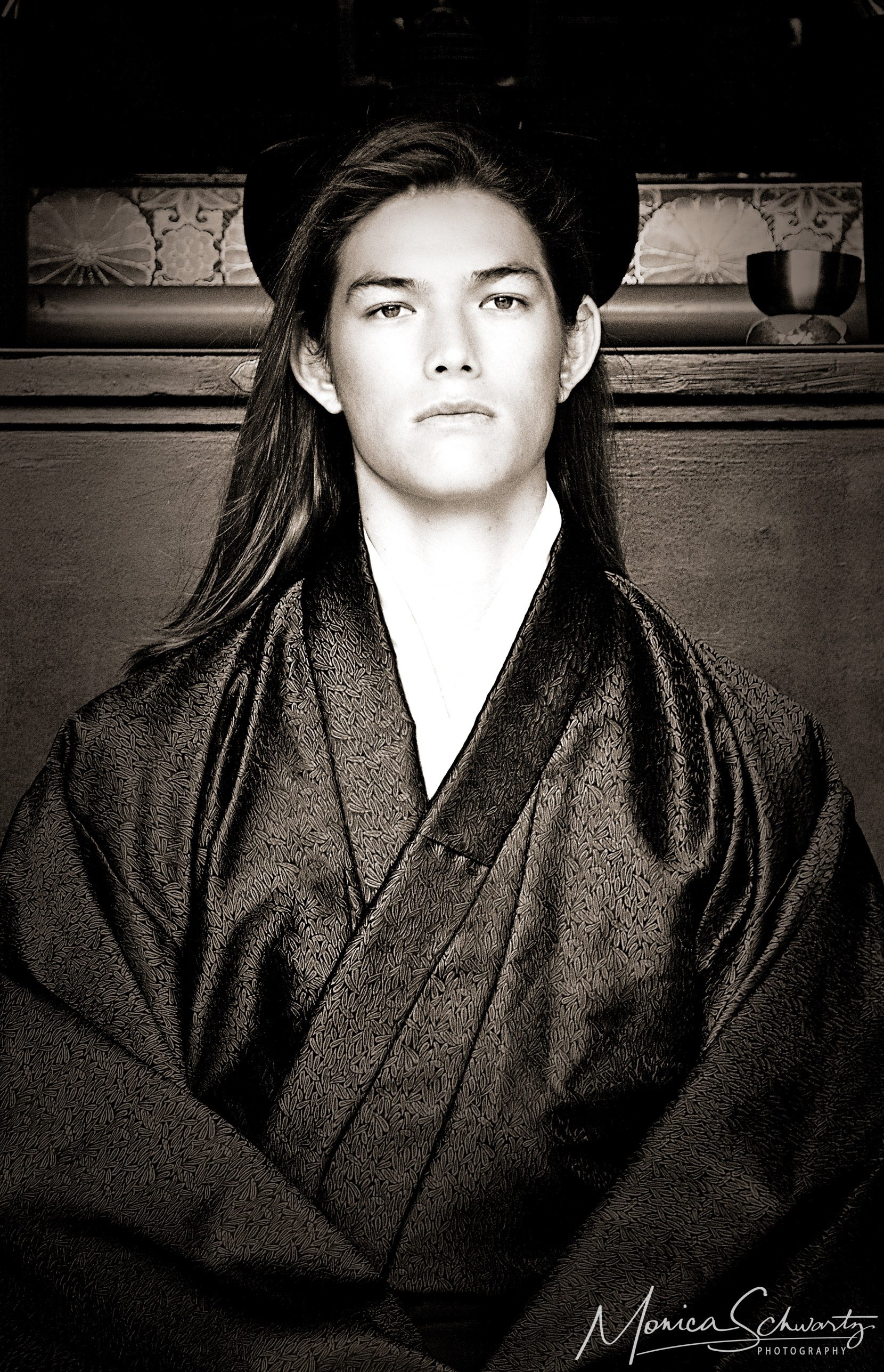 Young-Japanese-man-in-a-kimono-at-Byodo-in-Temple-in-Kaneohe-Oahu-Hawaii