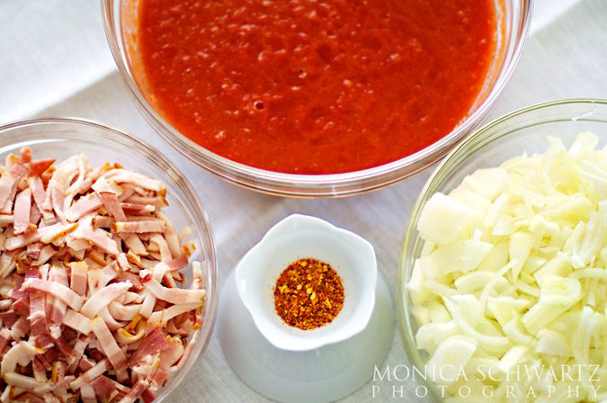 Ingredients-to-make-Amatriciana-pasta-sauce
