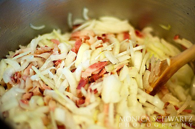Making-Amatriciana-sauce-for-pasta