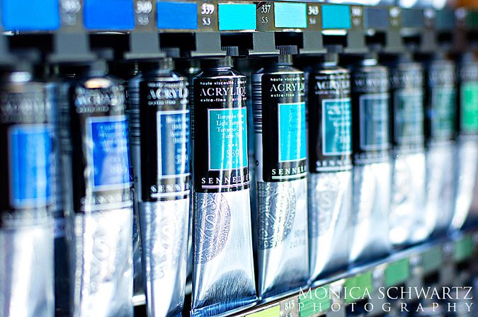 Tubes-of-paint-in-shades-of-blue