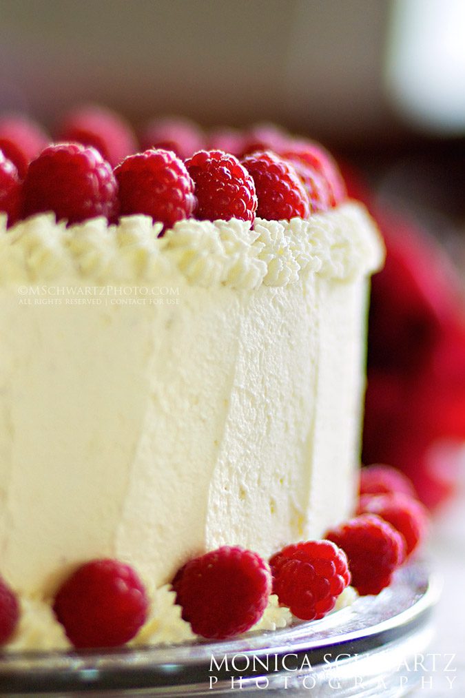 Recipe-for-chocolate-cake-with-mascarpone-cream-and-raspberries