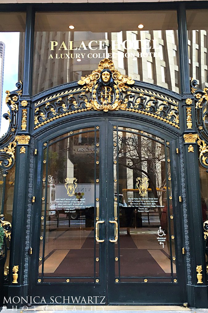 Market-street-entrance-to-the-Palace-hotel-in-San-Francisco