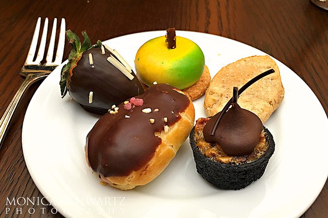 Mini-Desserts-for-afternoon-tea-at-the-Palace-Hotel-in-San-Francisco