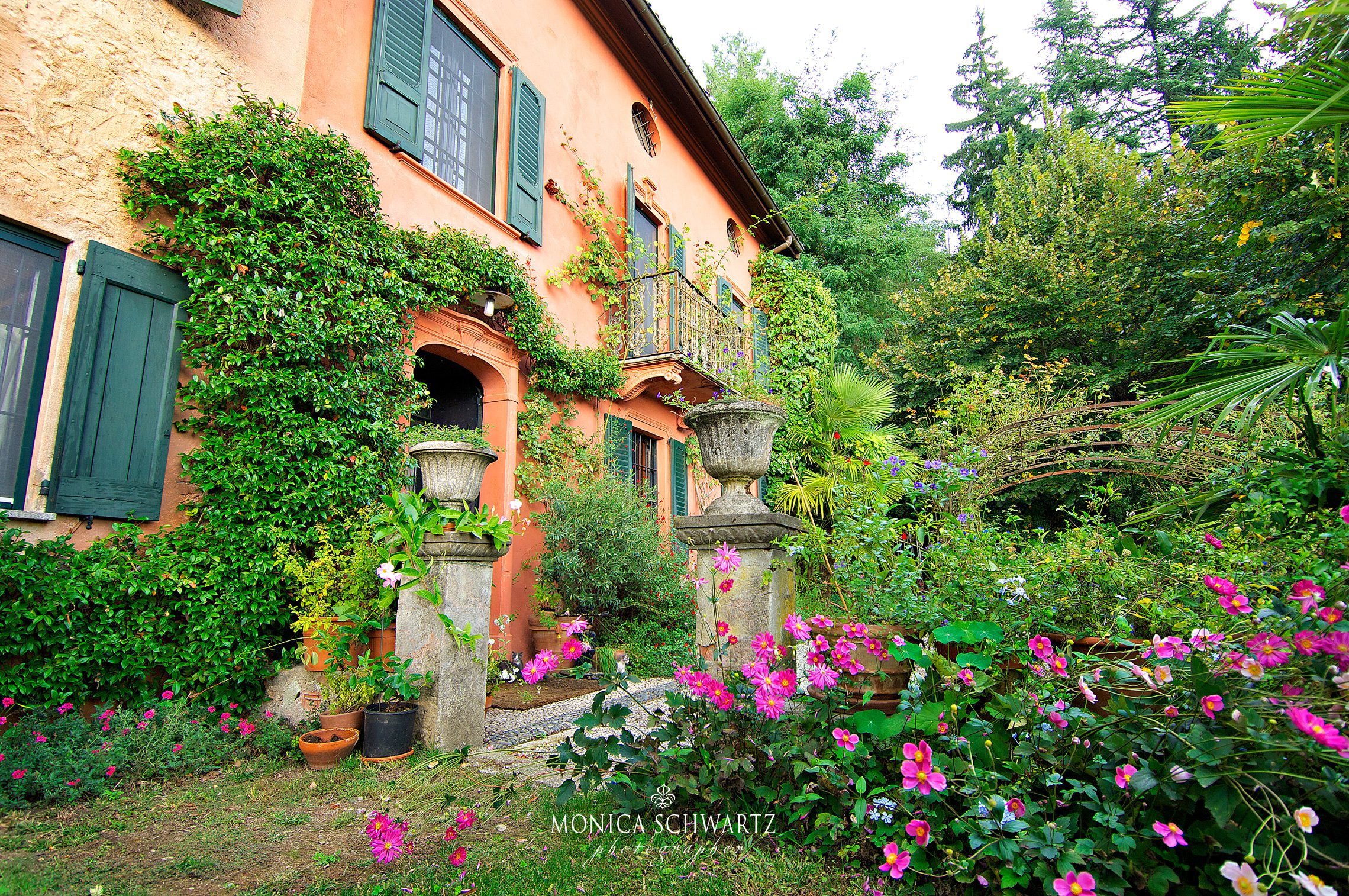 Private-garden-and-villa-in-Northern-Italy