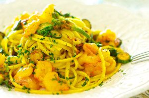 Spaghetti-pasta-with-zucchini-blossom-shrimp-and-saffron-Italian-recipe