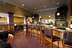 Bar-room-at-Valenti-and-co-restaurant-San-Anselmo-California