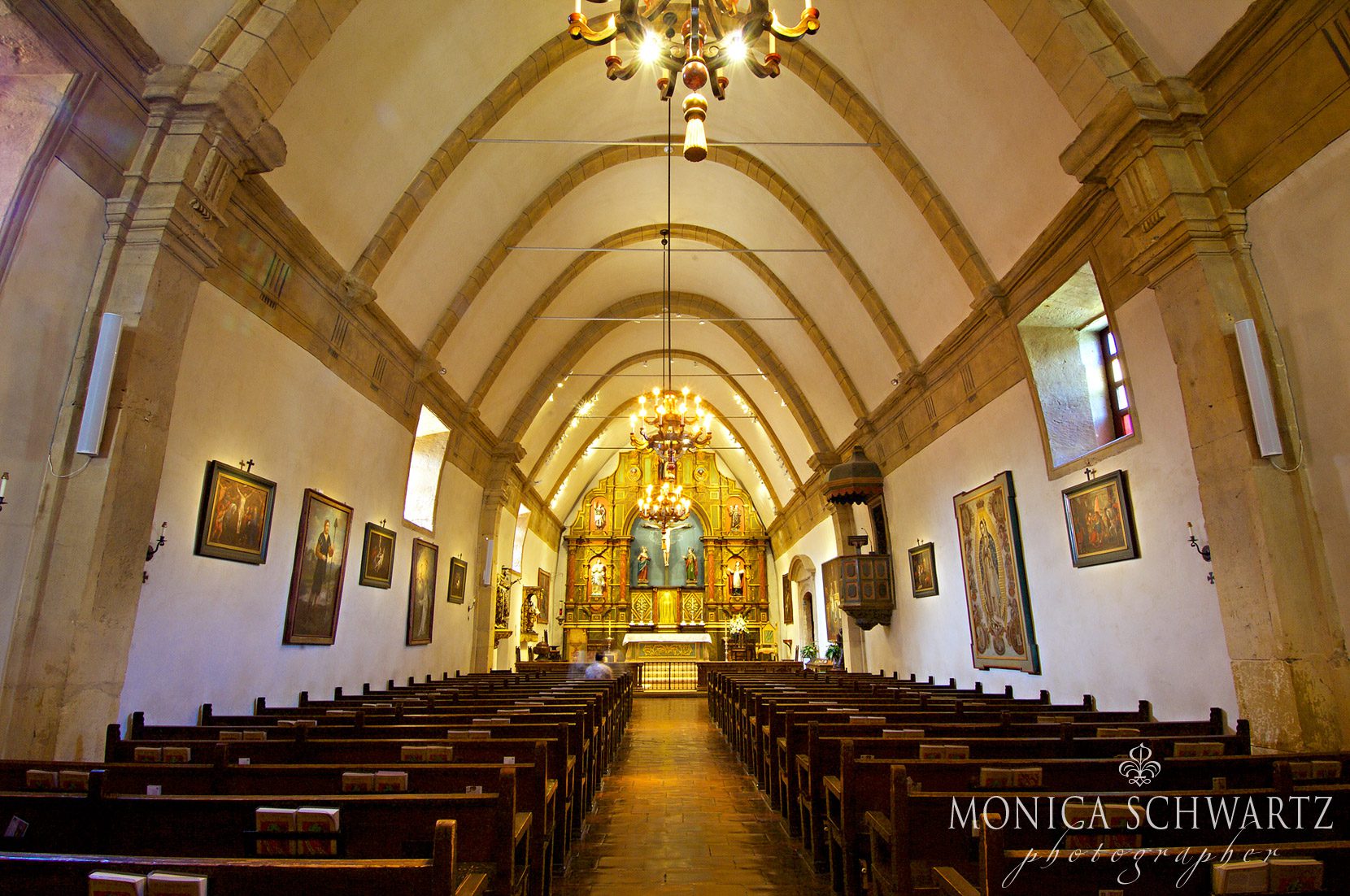 The-Basilica-of-Mission-San-Carlos-Borromeo-Del-Rio-Carmelo-Carmel-by-the-Sea-California
