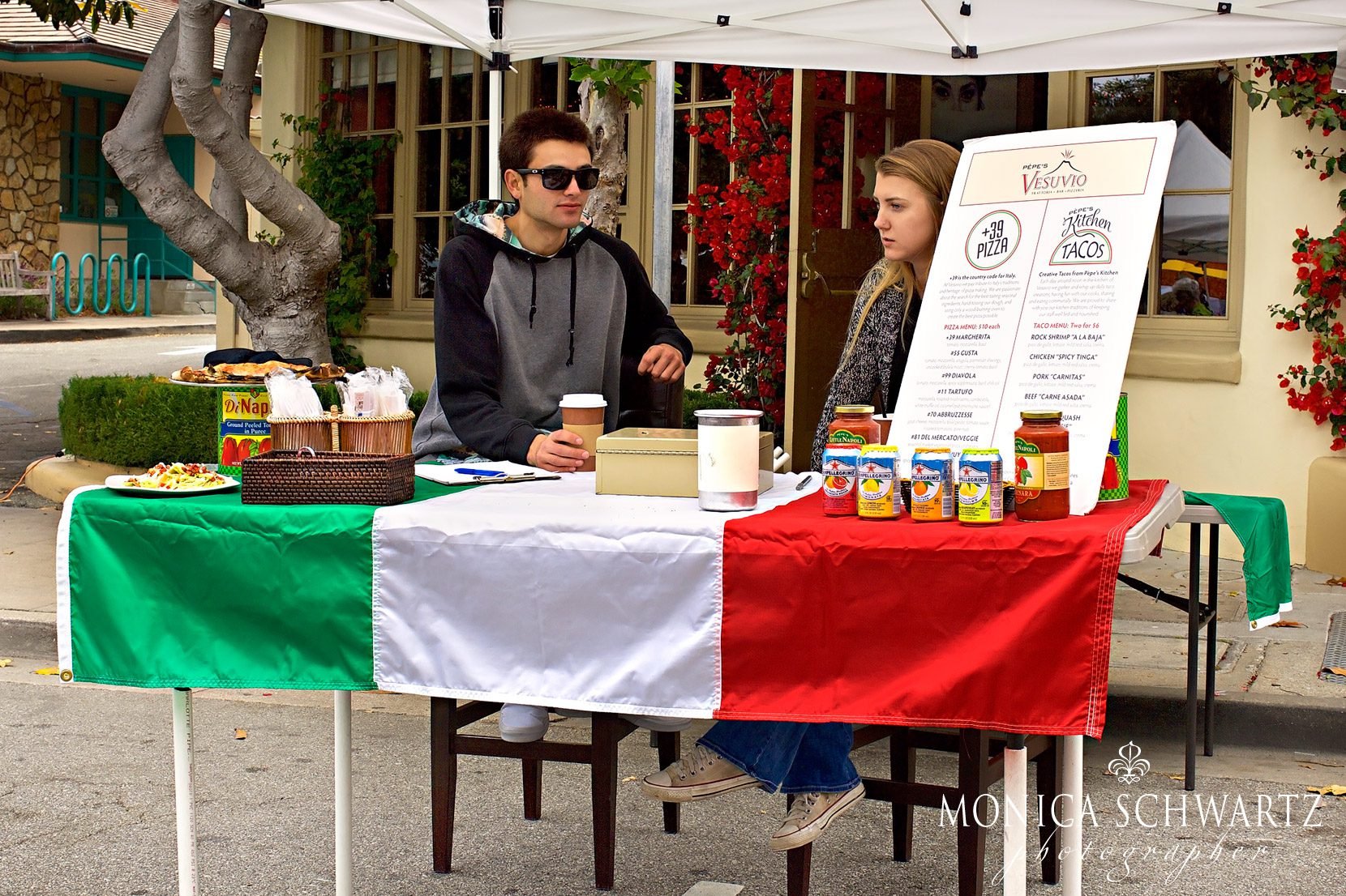The-stand-of-Pepes-Vesuvio-Restaurant-at-the-Farmers-Market-in-Carmel-by-the-Sea-California