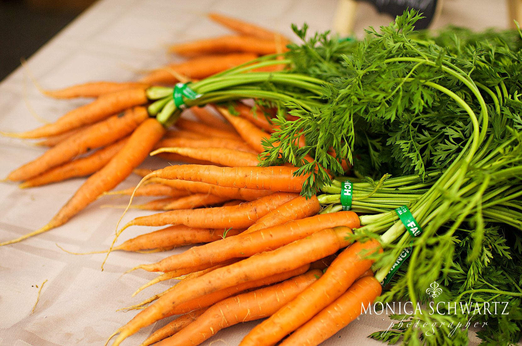 Organic-carrots-at-the-Faurot-Ranch-stand-at-the-farmers-market-in-Carmel-by-the-Sea-California