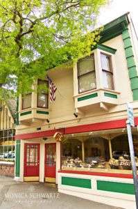 Carmel-Bakery-and-Coffee-Company-historic-building-in-Carmel-by-the-Sea-California