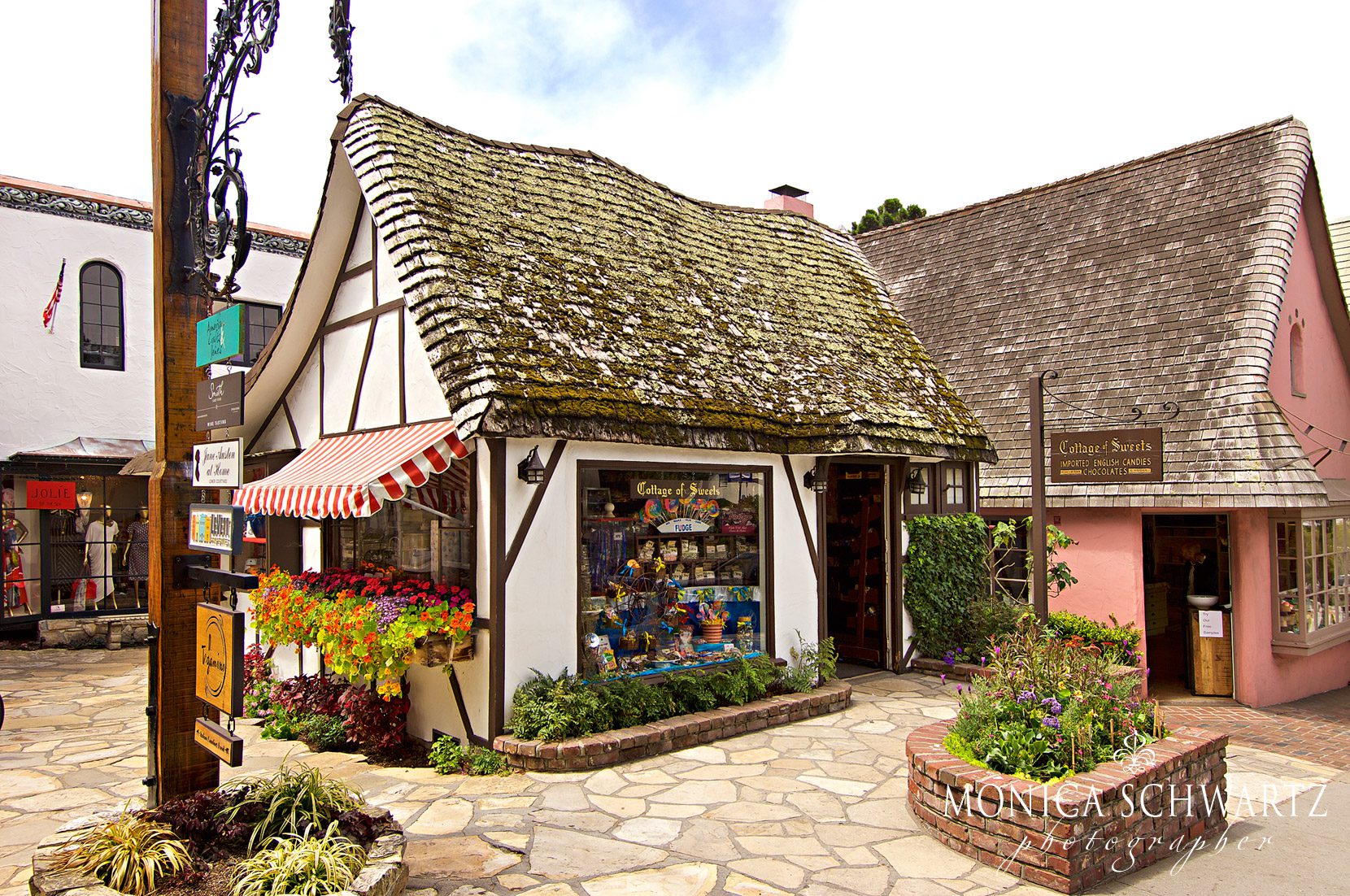 The-Cottage-of-Sweets-historic-building-in-Carmel-by-the-Sea-California