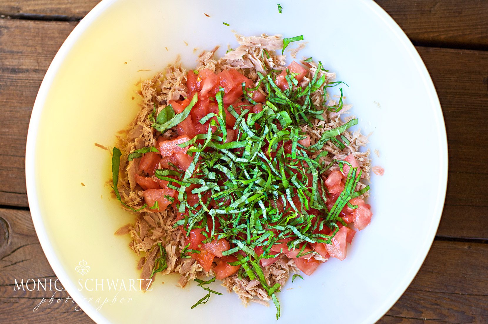 Tuna-fillets-fresh-tomatoes-basil-for-pasta-salad