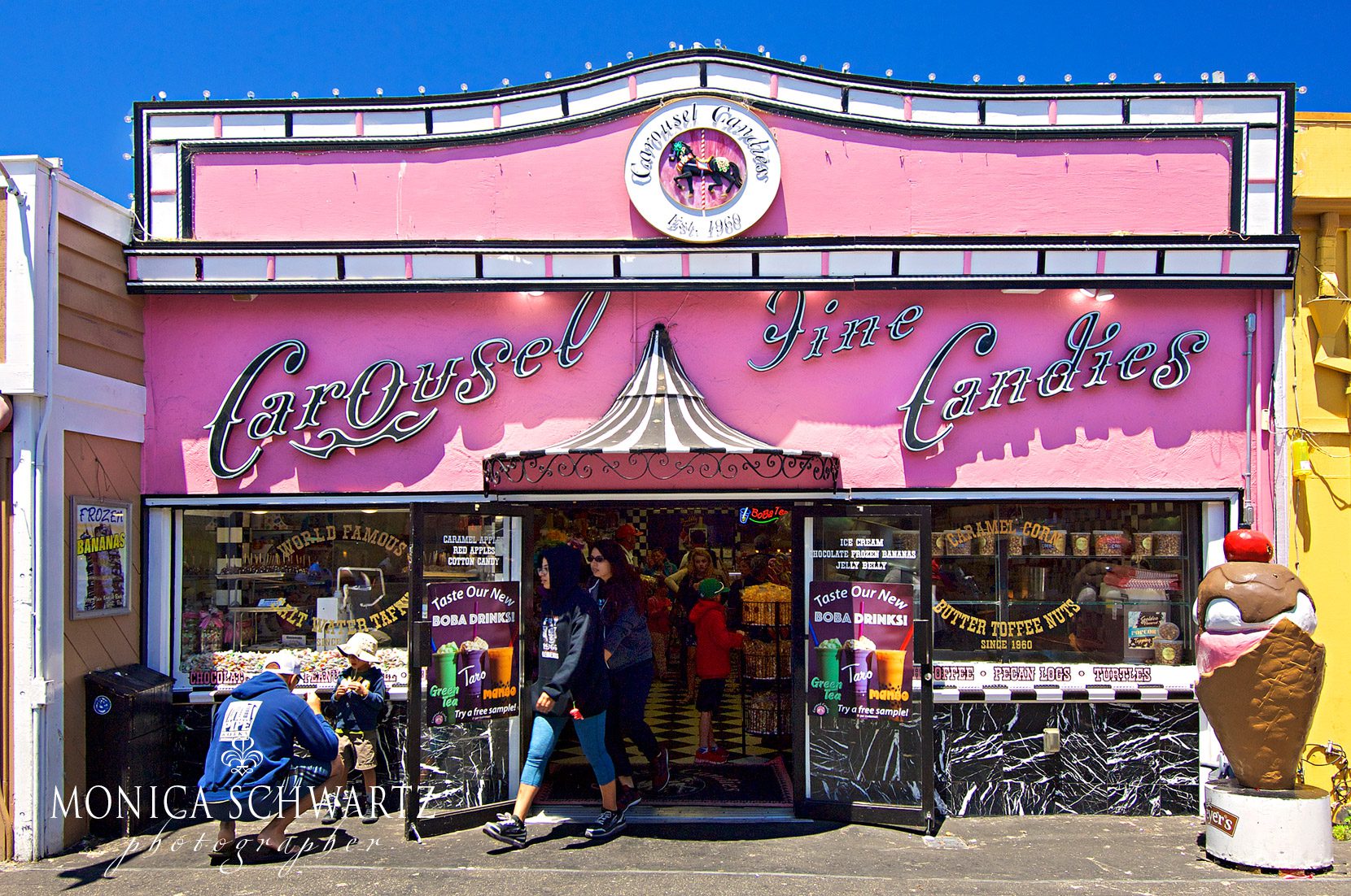 Carousel-Fine-Candies-shop-at-Fisherman-Wharf-in-Monterey-California