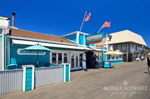 Abalonetti-bar-and-grill-restaurant-at-Fishermans-Wharf-in-Monterey-California
