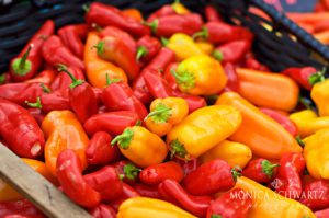 Peppers-at-the-Sonoma-Plaza-Farmers-Market-in-Sonoma-California