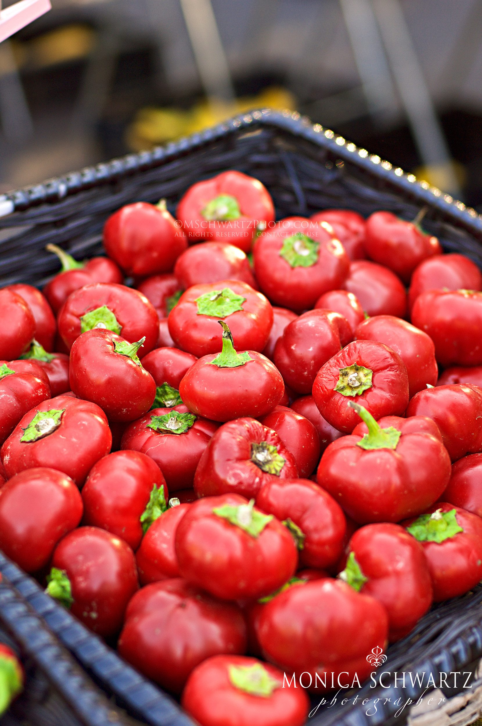 Cherry-Bomb-peppers-at-the-Sonoma-Plaza-Farmers-Market-in-Sonoma-California