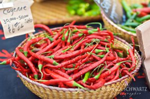 Cayenne-Peppers-at-the-Sonoma-Plaza-farmers-market-in-Sonoma-California