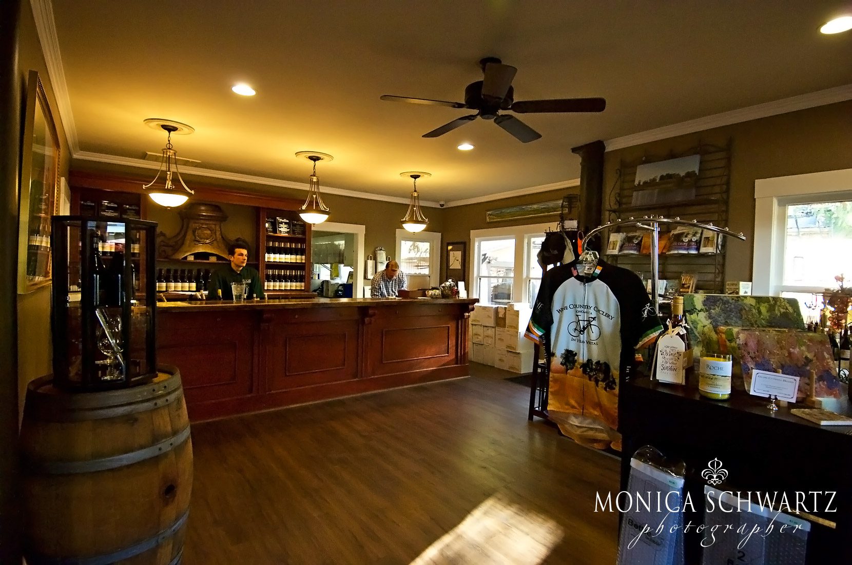 Roche-Winery-tasting-room-in-Sonoma-California