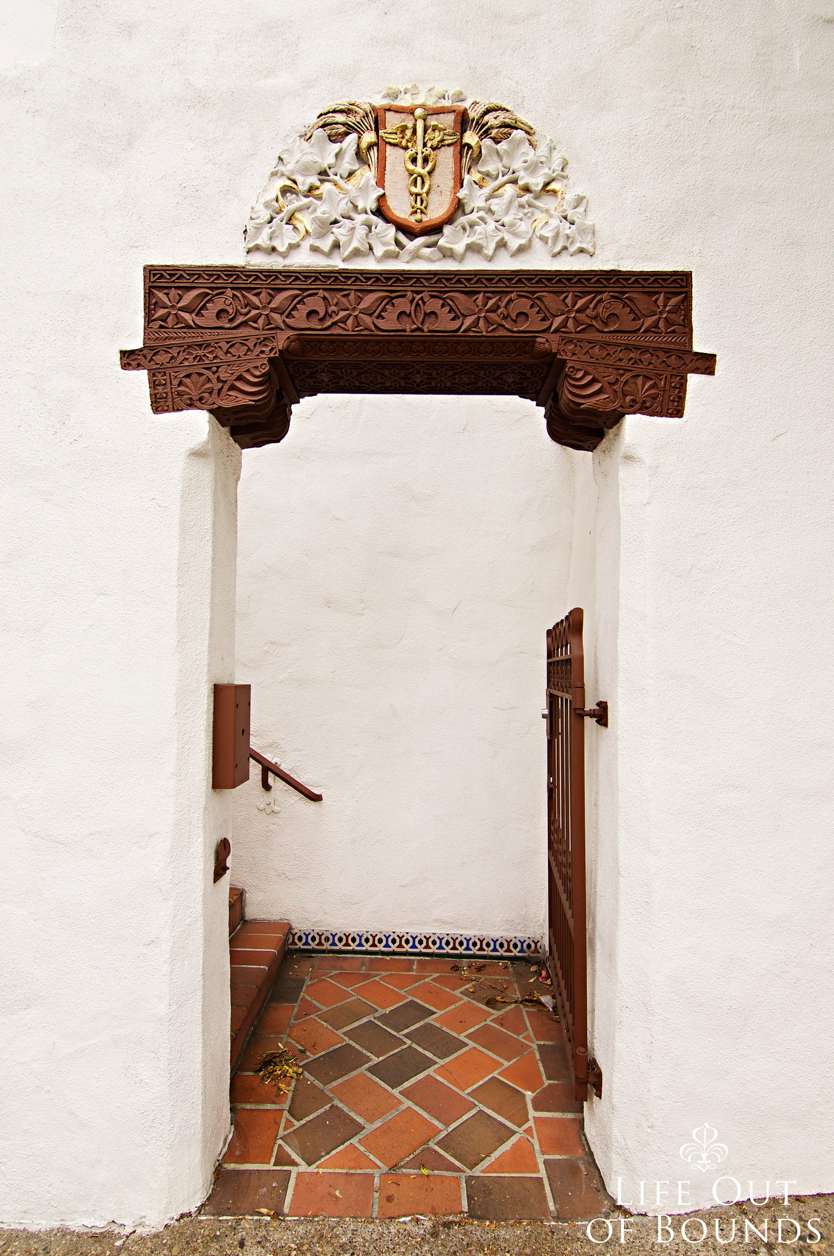 Hispanic-doorway-in-Carmel-by-the-Sea-California