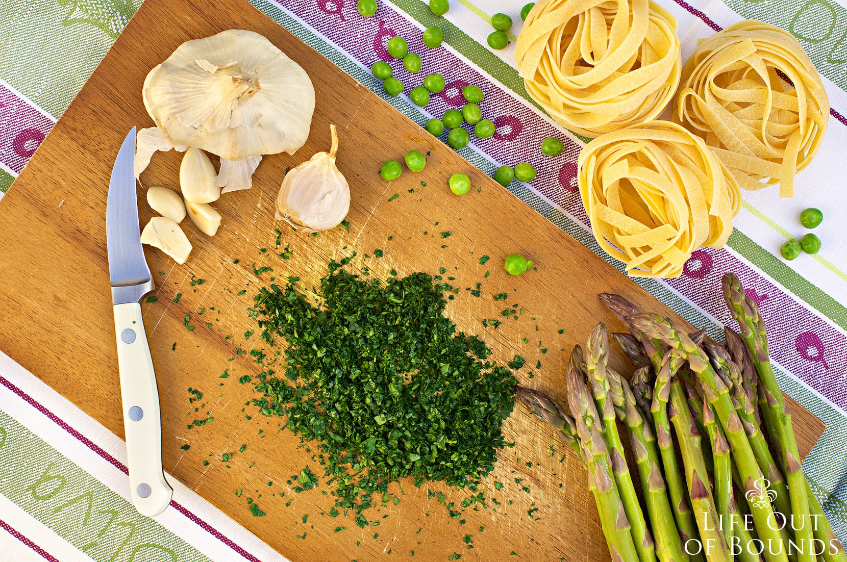 Ingredients-to-make-springtime-tagliatelle-with-asparagus-and-peas-recipe