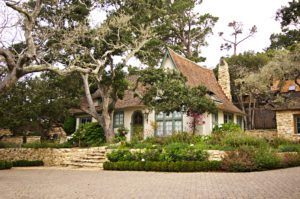 Obers-fairy-tale-cottage-by-Hugh-Comstock-in-Carmel-by-the-Sea-California-photography-by-Monica-Schwartz