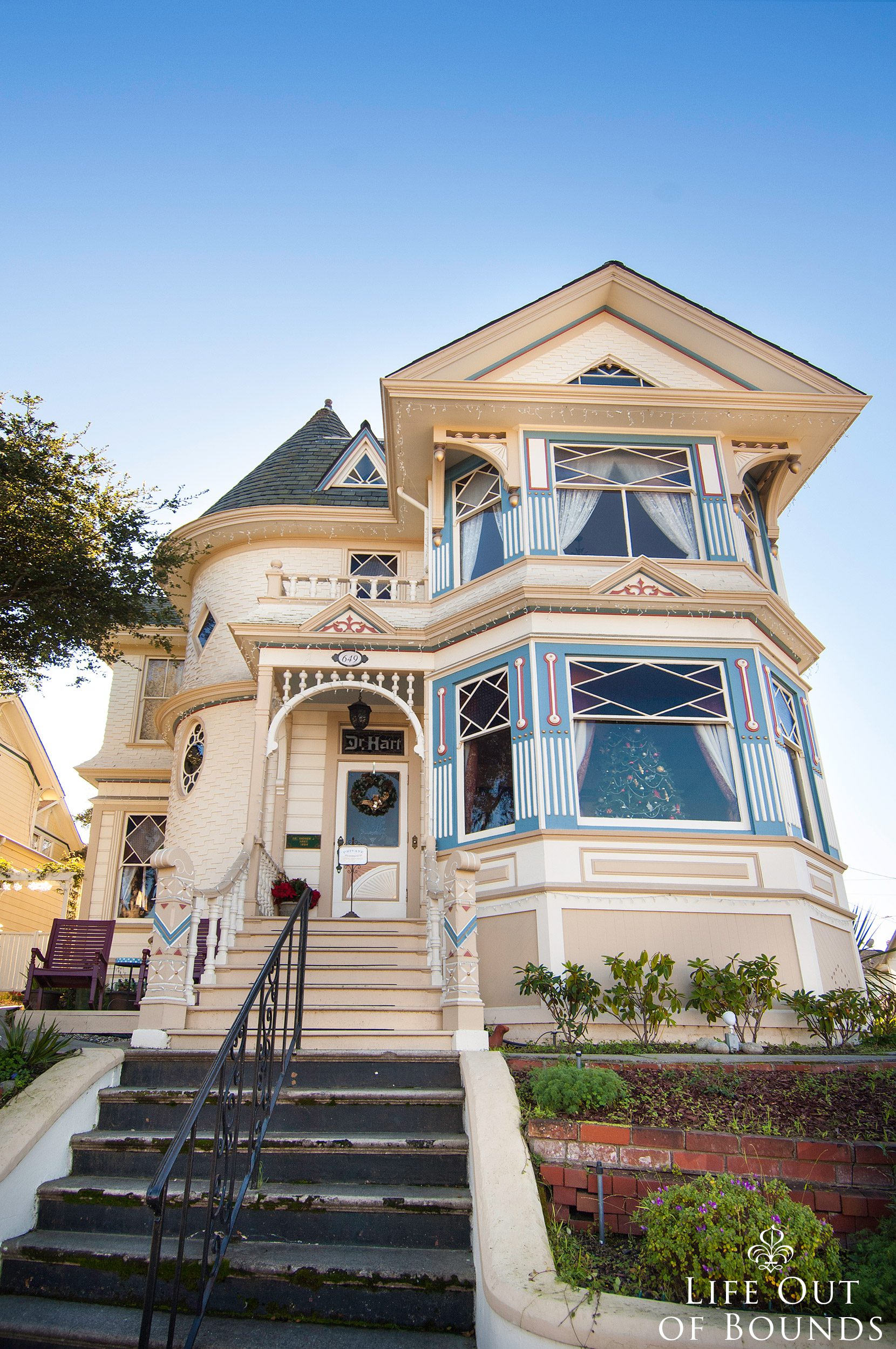 The-White-Hart-Victorian-Home-in-Pacific-Grove-California