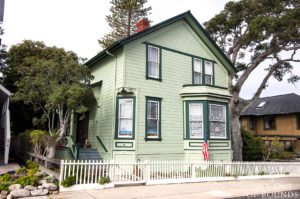 Colorful-Victorian-Homes-and-Cottages-in-Pacific-Grove-California