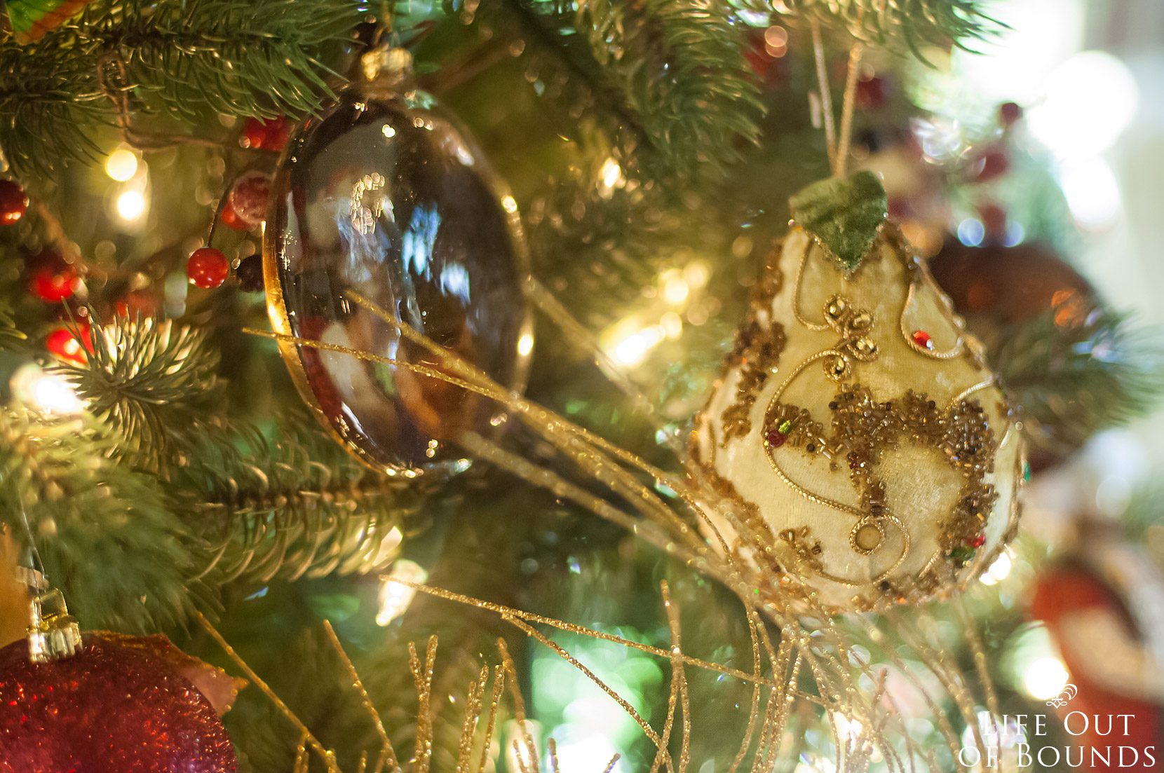 Victorian-style-Christmas-tree-ornaments-at-Ackerman-Heritage-House-in-Napa-California
