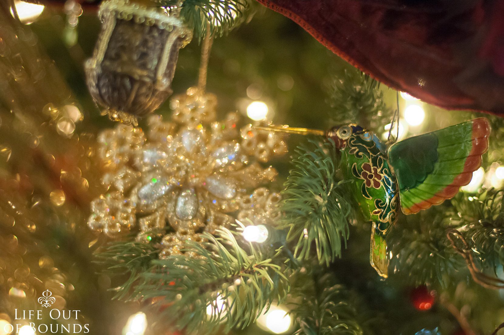 Victorian-style-Christmas-tree-ornaments-at-Ackerman-Heritage-House-in-Napa-California
