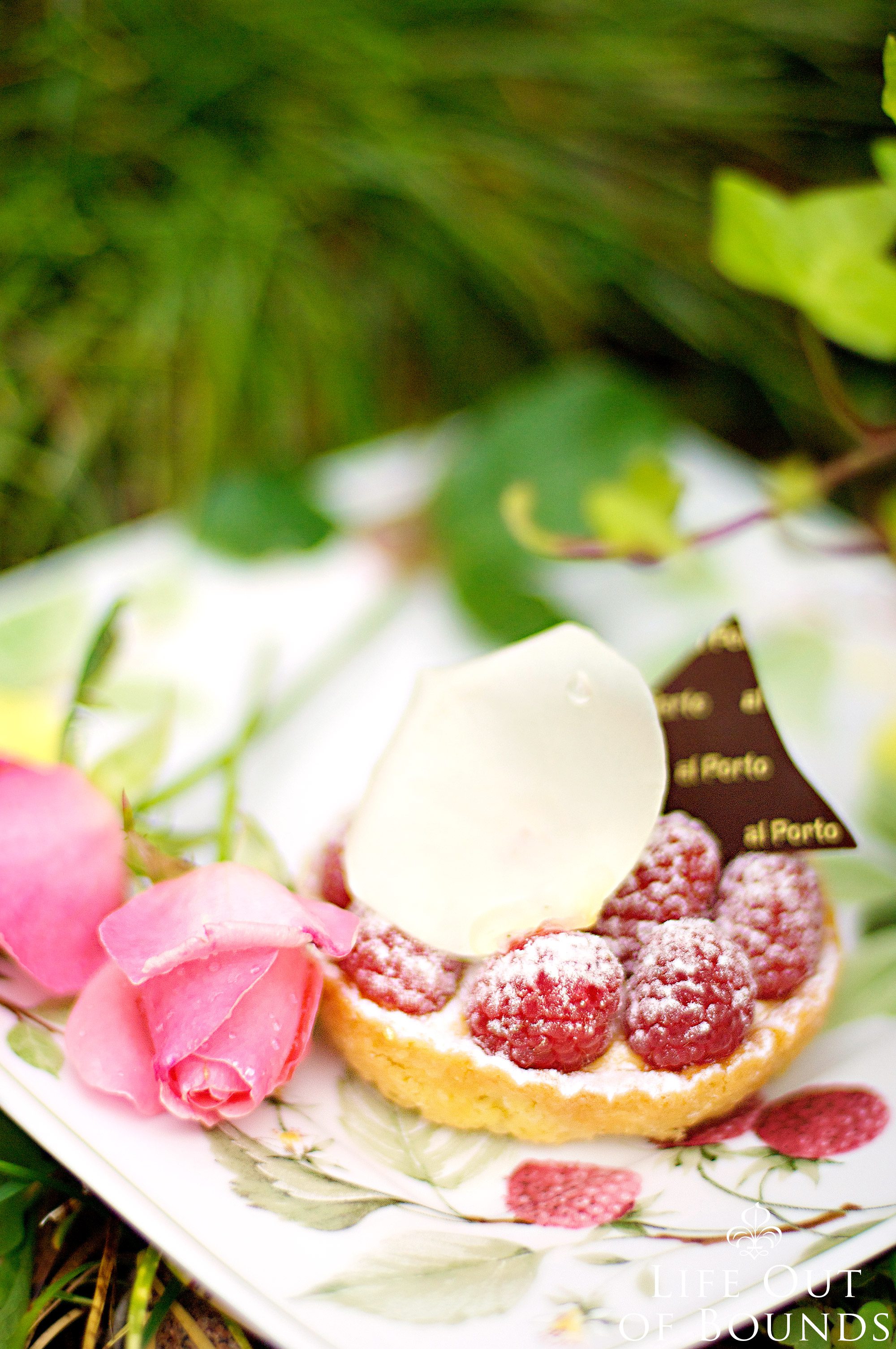 Raspberry-and-passion-fruit-tartlet-by-Ristorante-Grand-Cafe-al-Porto-in-Lugano-Switzerland