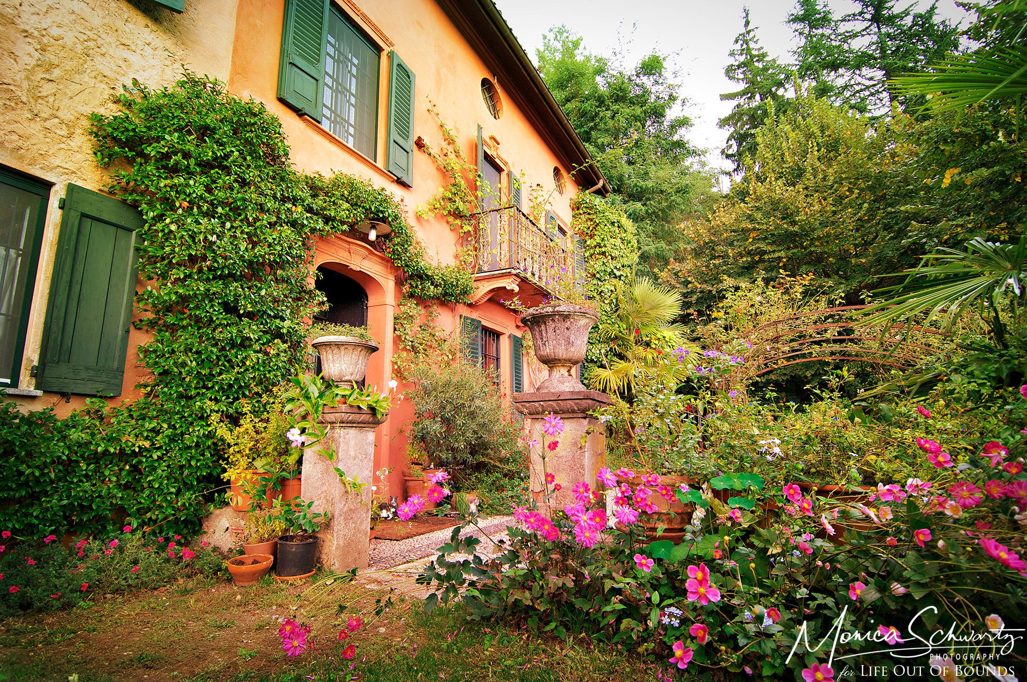 Private-villa-and-garden-in-Italy-at-the-start-of-fall