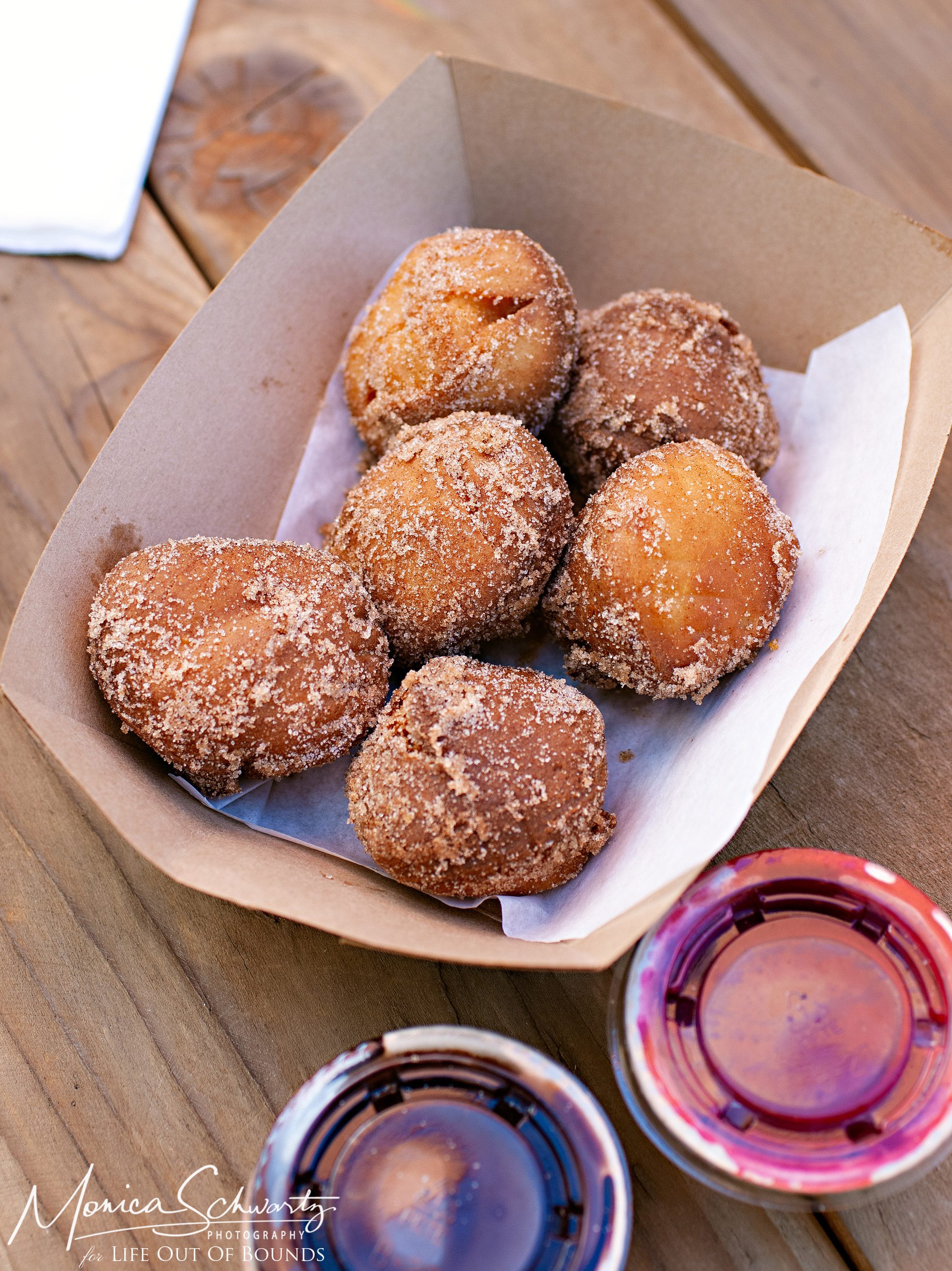 Bowl-of-dunut-holes-with-raspberry-and-chocolate-sauces-by-the-Fig-Rig-food-truck-in-Sonoma-California