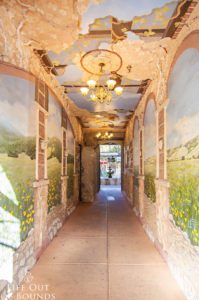 The-beautifully-frescoed-alleyway-into-El-Paseo-Courtyard-of-the-historic-Plaza-in-Sonoma-California