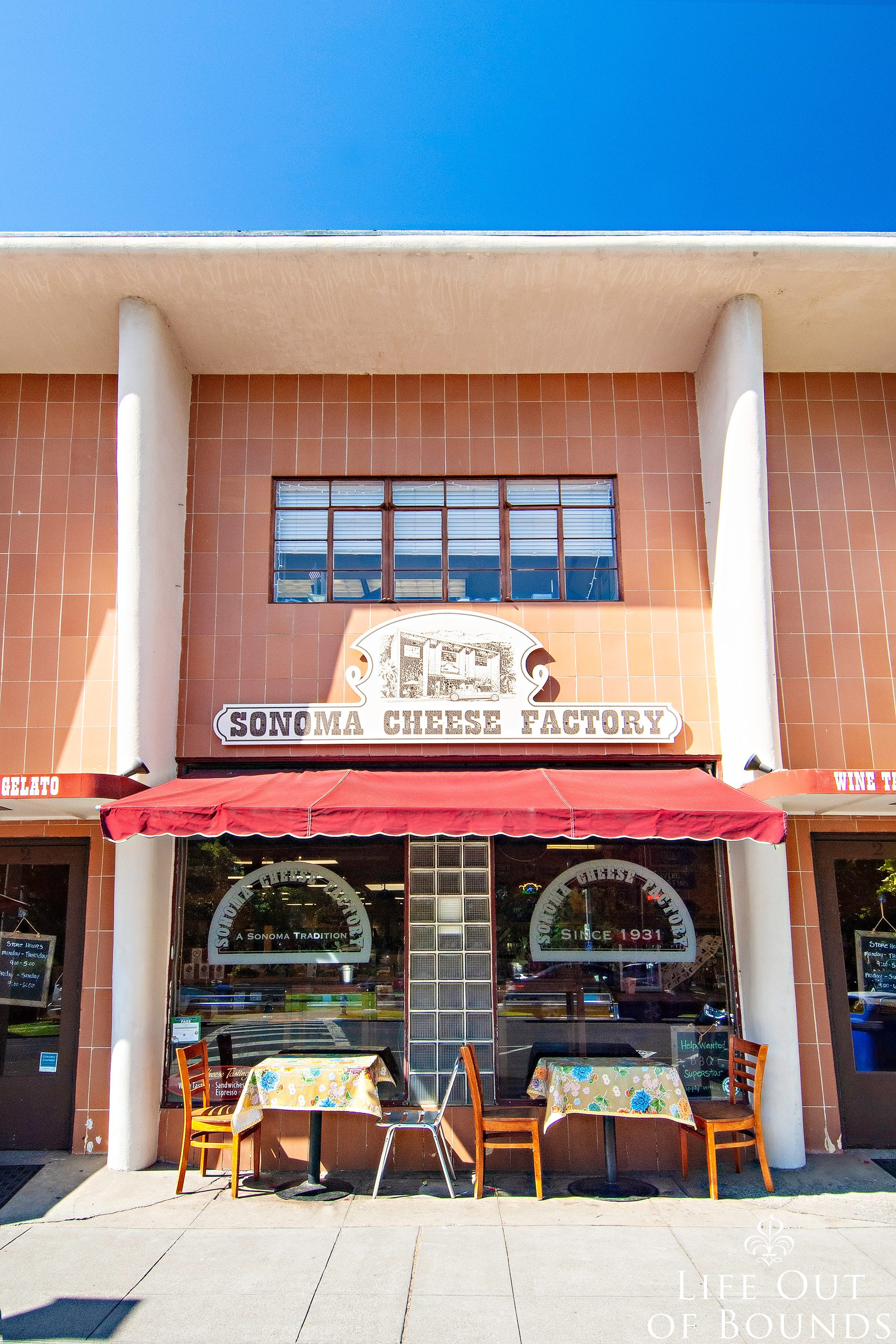 The-Sonoma-Cheese-Factory-shop-in-Sonoma-California