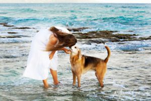 Laura-and-Molly-dog-in-the-tidepools-at-North-Beach-in-Kaneohe-Oahu-Hawaii-at-sunrise