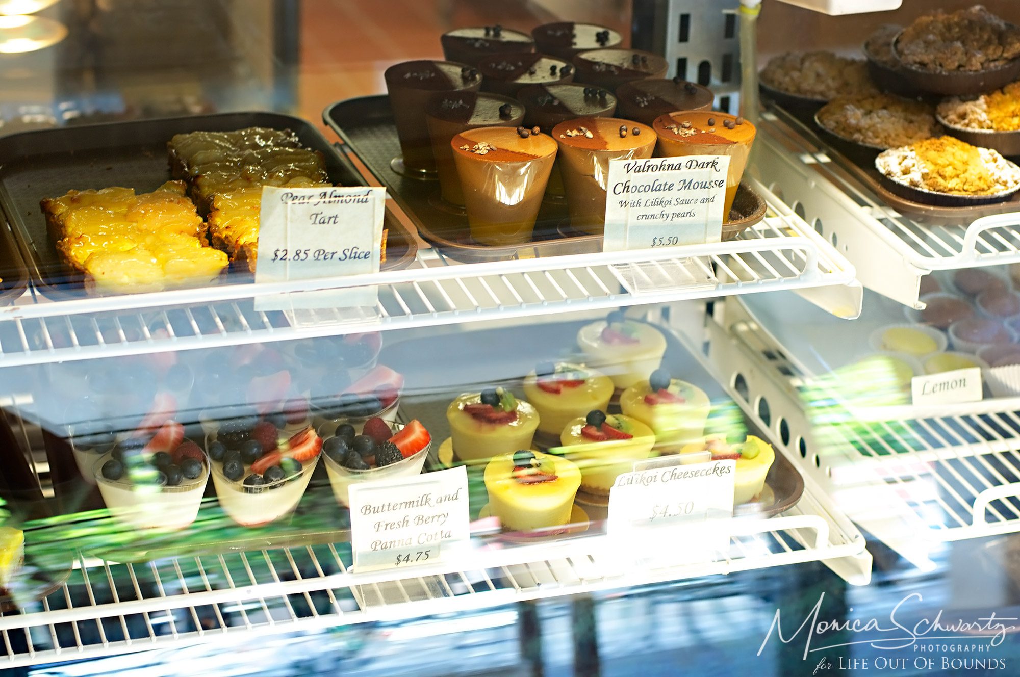 Dessert-counter-at-Fendu-Boulangerie-in-Honolulu-Hawaii