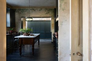 A Classic English Kitchen in Southeast London