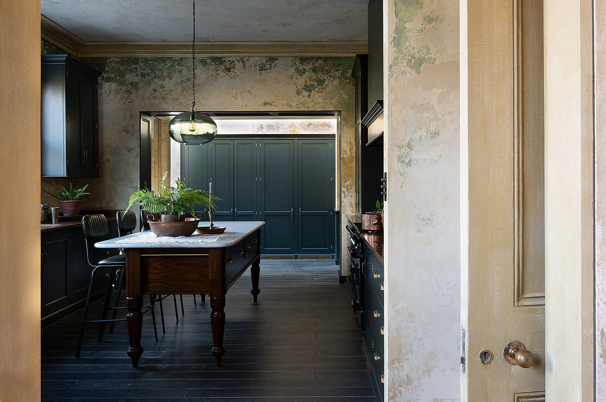 A Classic English Kitchen in London by deVol Kitchens