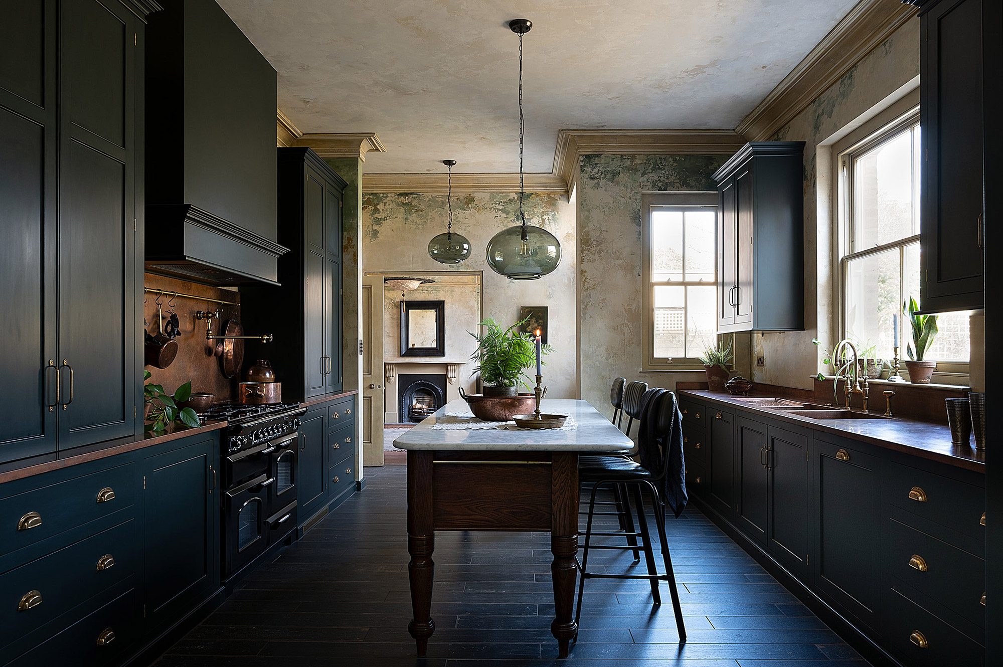 A Classic English Kitchen in London by deVol Kitchens