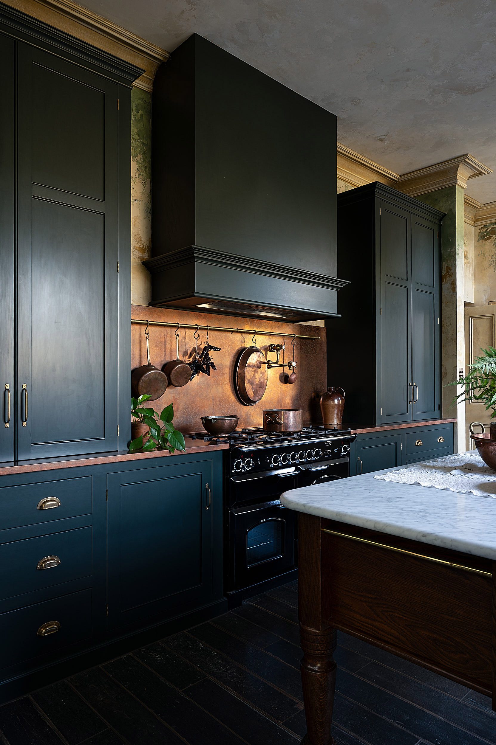 A Classic English Kitchen in London by deVol Kitchens