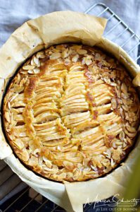 Recipe for an Italian Apple Cake with Vanilla Ice Cream