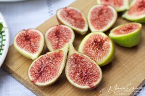 Sliced green figs