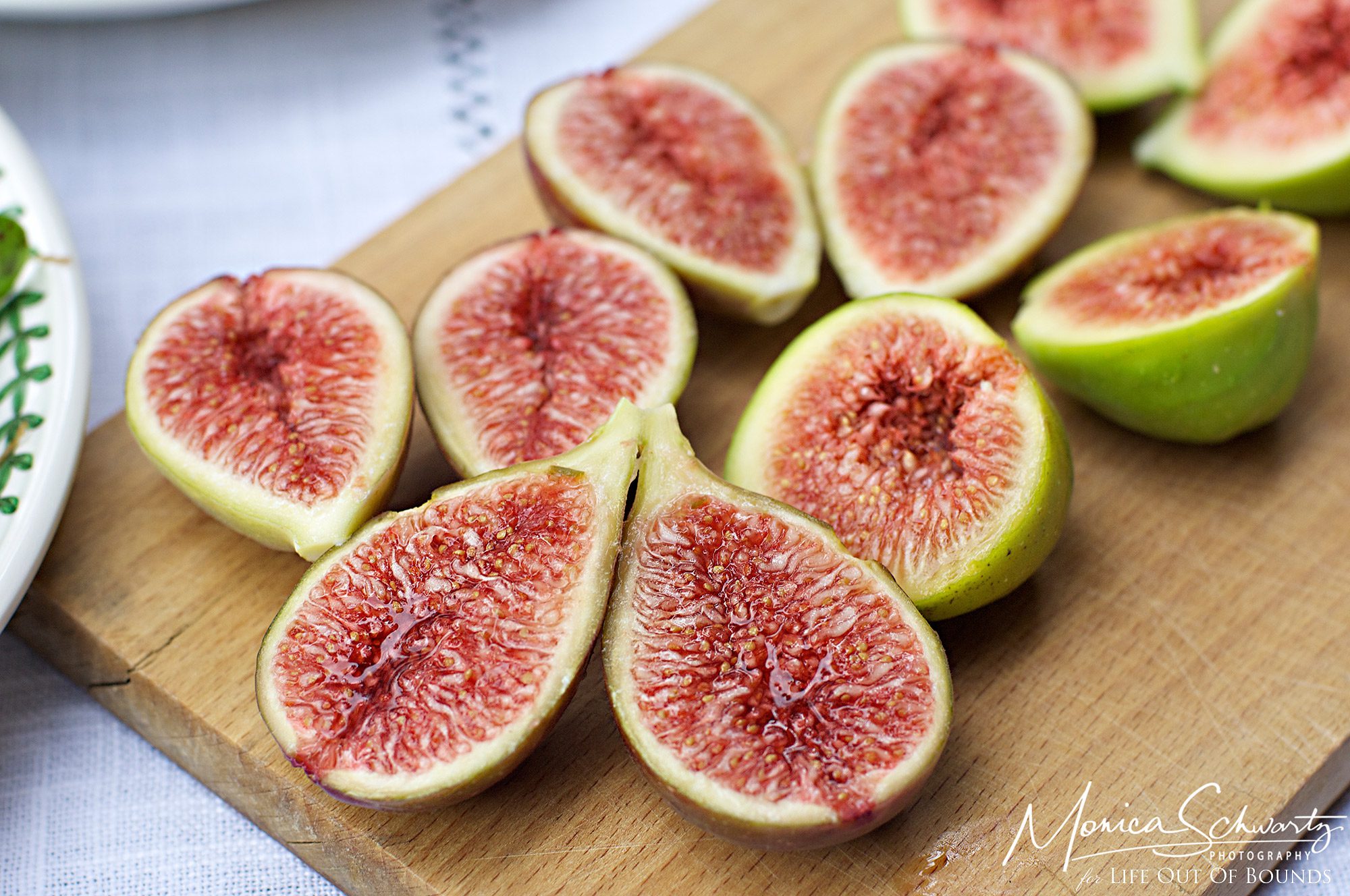 Sliced green figs