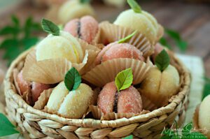 Recipe for Italian Pesche, filled cookies that look like peaches, in 3 variations: classic, lemon and tiramisu